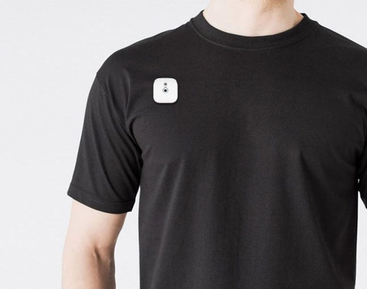 Share Everything You See Instantaneously With This Tiny Wearable Camera