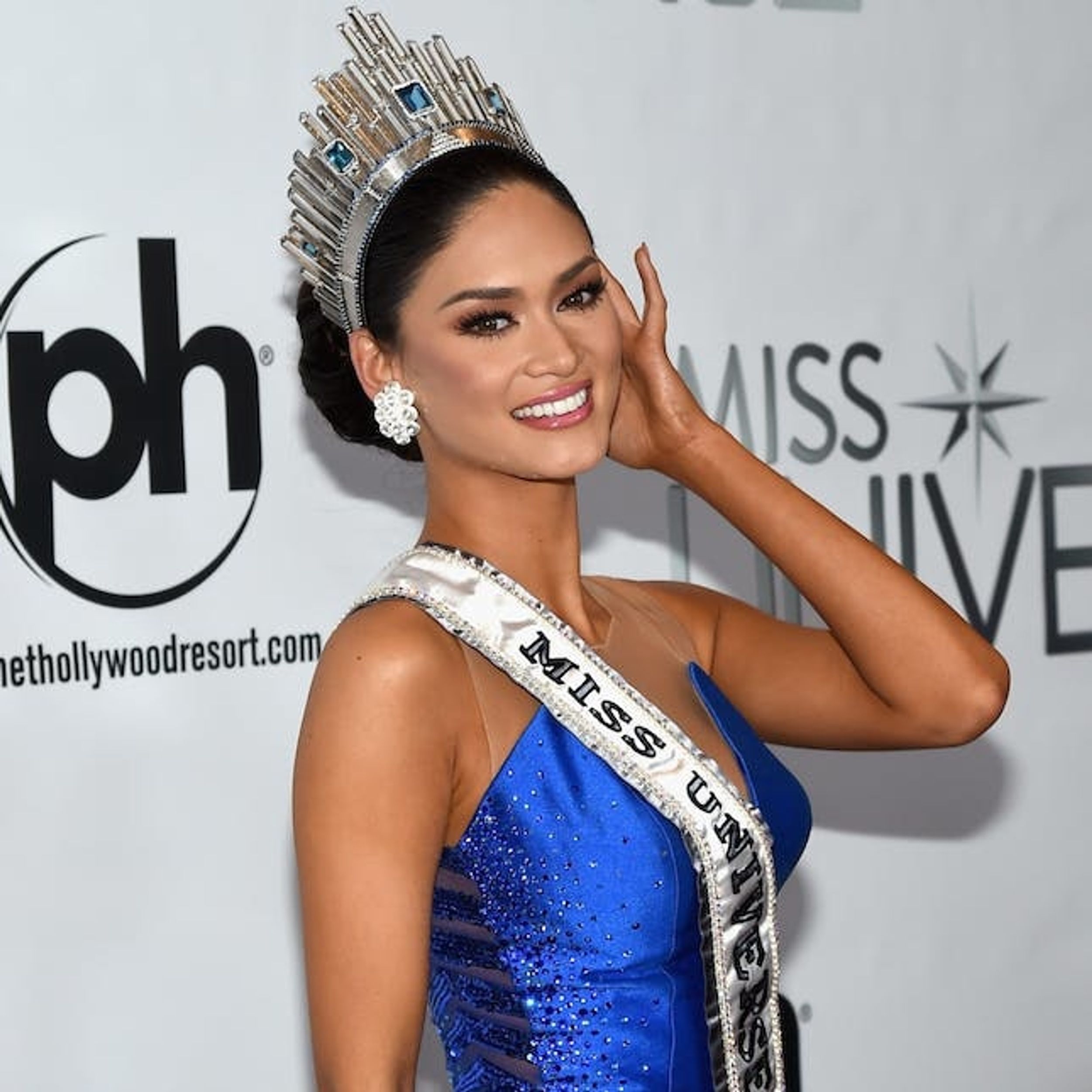 5 Miss Universe Looks That Wouldn’t Be Crazy to Wear on NYE