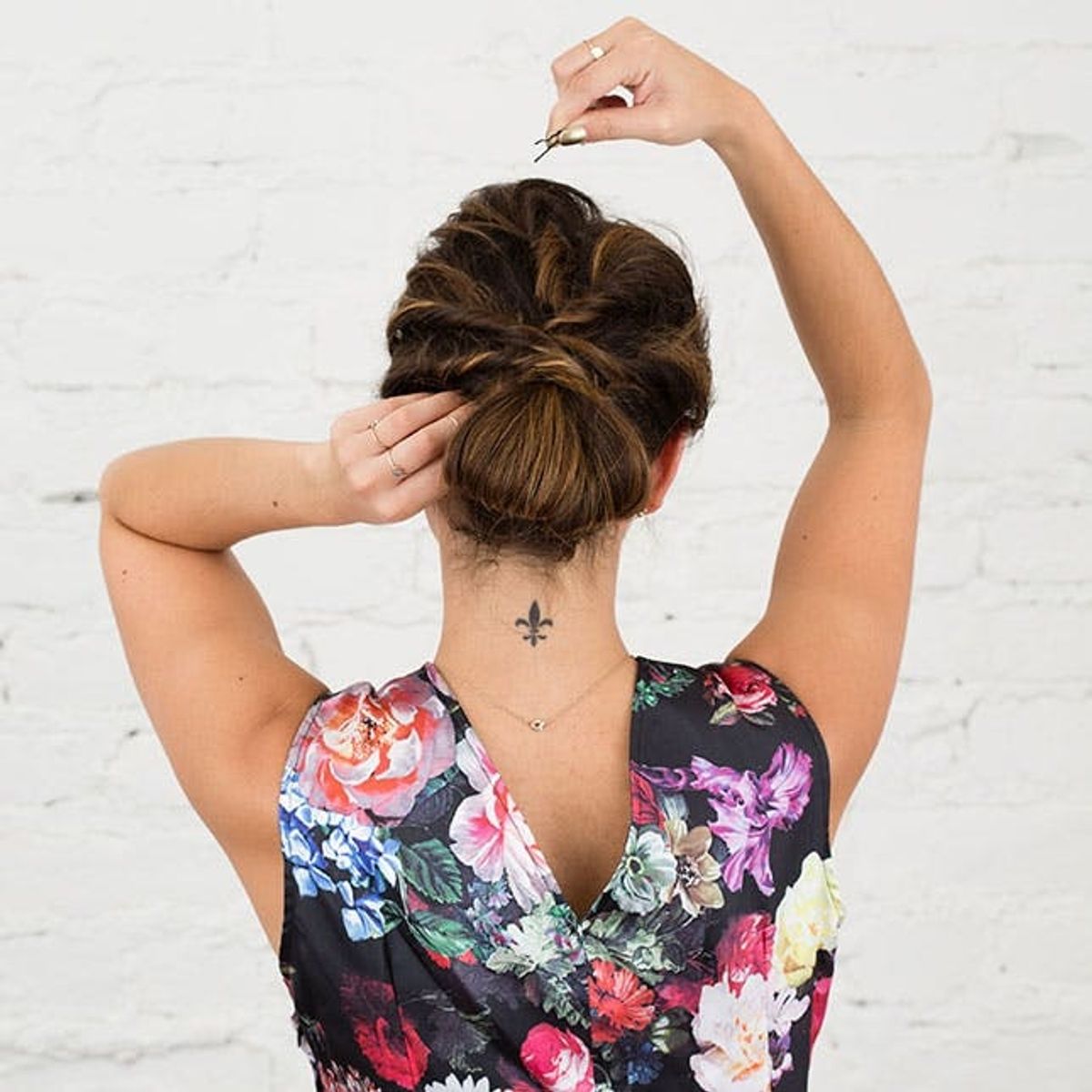 The 5-Minute Updo That Will Keep Your Hair Out of Your Face Through Dinner (+Beyond!)