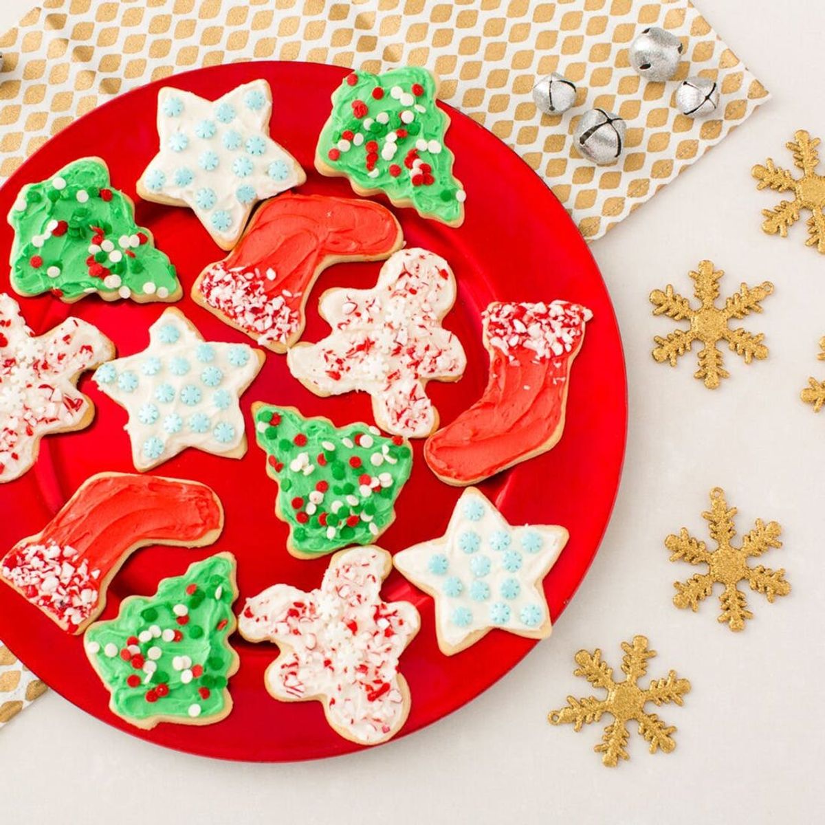 This Is the Frosting Trick That Will Make Christmas Cookie Decorating Easy