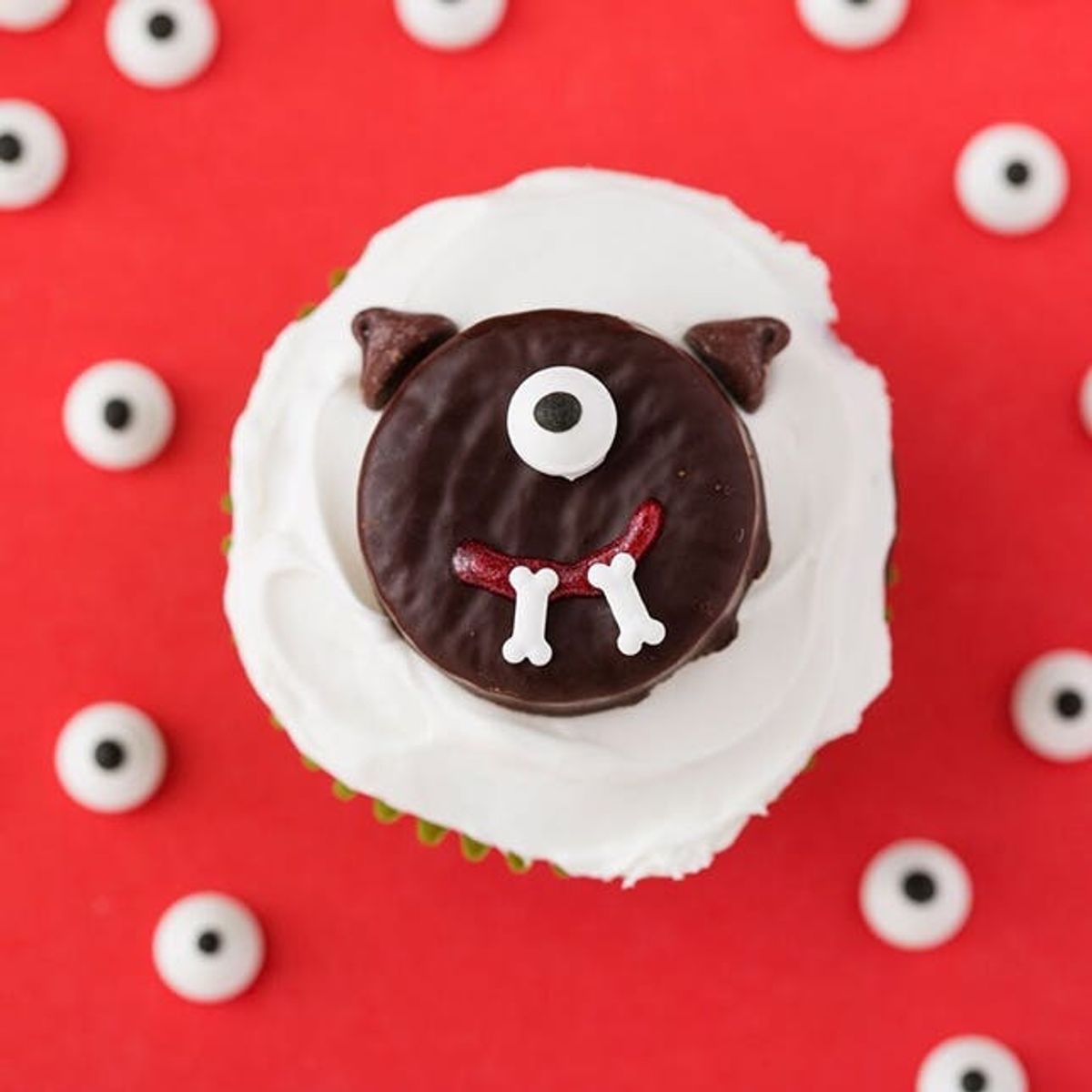 How to Make These Insanely Cute Cyclops Cupcakes for Halloween