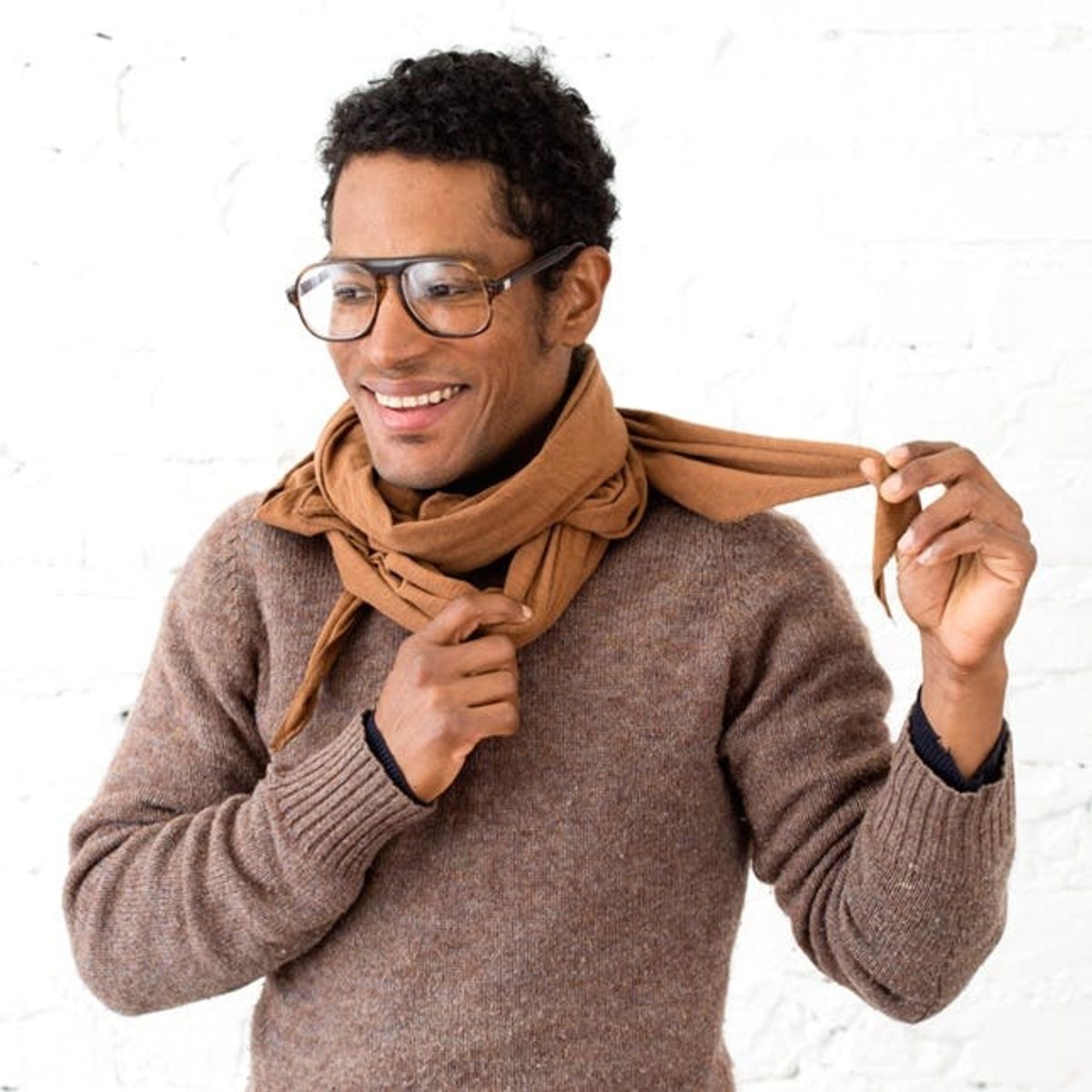 4 Ways to Style a Scarf in Warm Weather