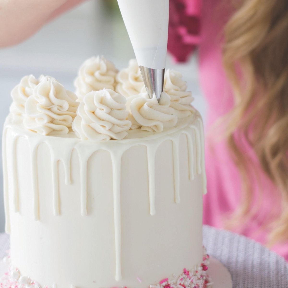 So This Is How You Decorate a Cake Like a Pro