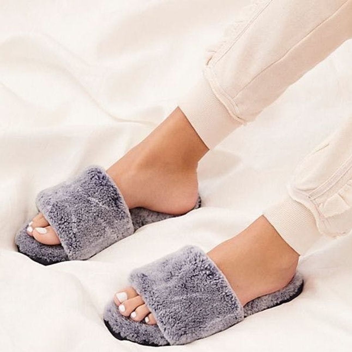 12 Cozy Pairs of Slippers You’ll Love in This Winter
