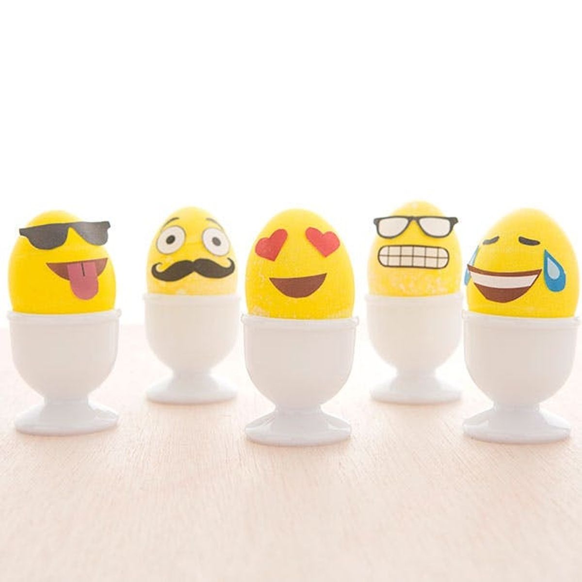 How to Make Emoji Easter Eggs (+ Free Printable!)