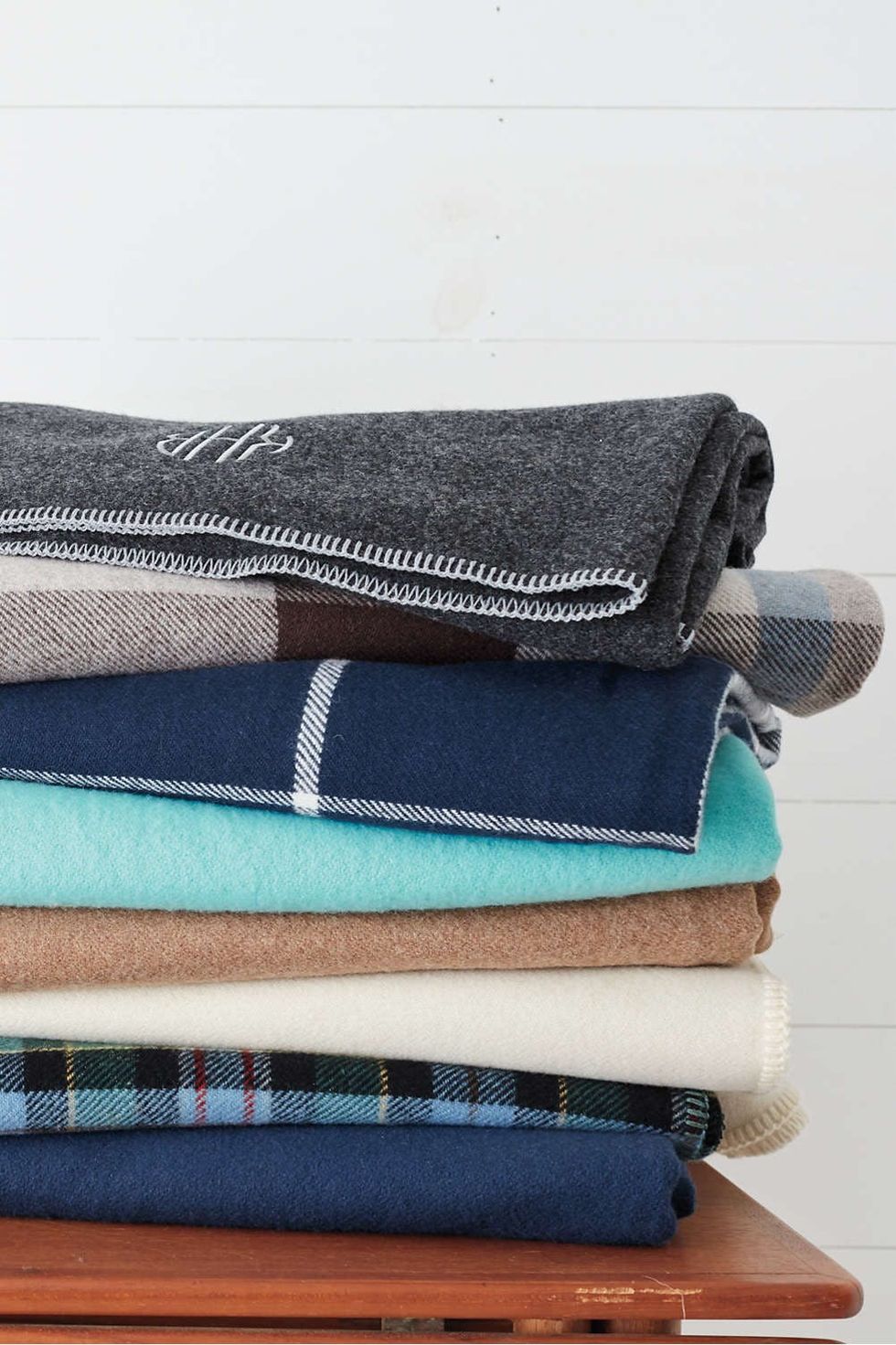 15 MustHave Travel Essentials for Jetsetters! Brit + Co