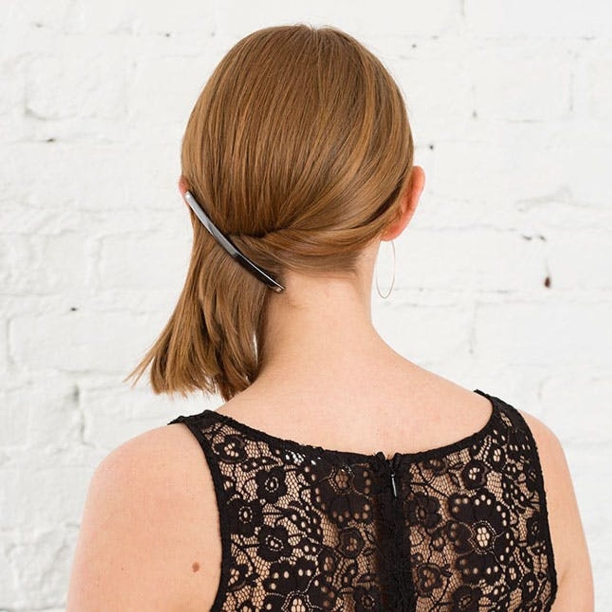 3 Easy, 5-Minute Hairstyles Using Emma Stone’s Metal Barrette