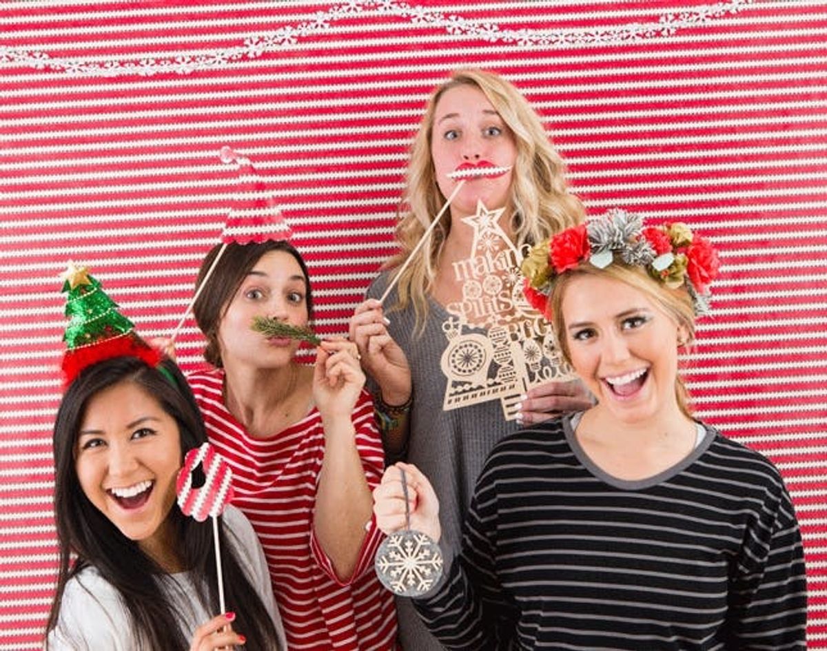 Use Your Leftover Gift Wrap to Make This Awesome Photo Booth