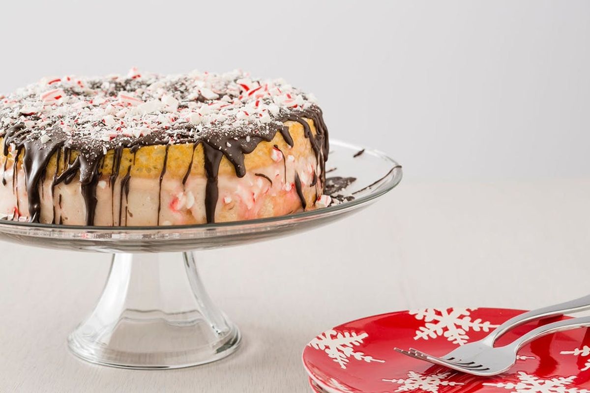 Cookies + Cream Peppermint Ice Cream Cake? Yes, Please!