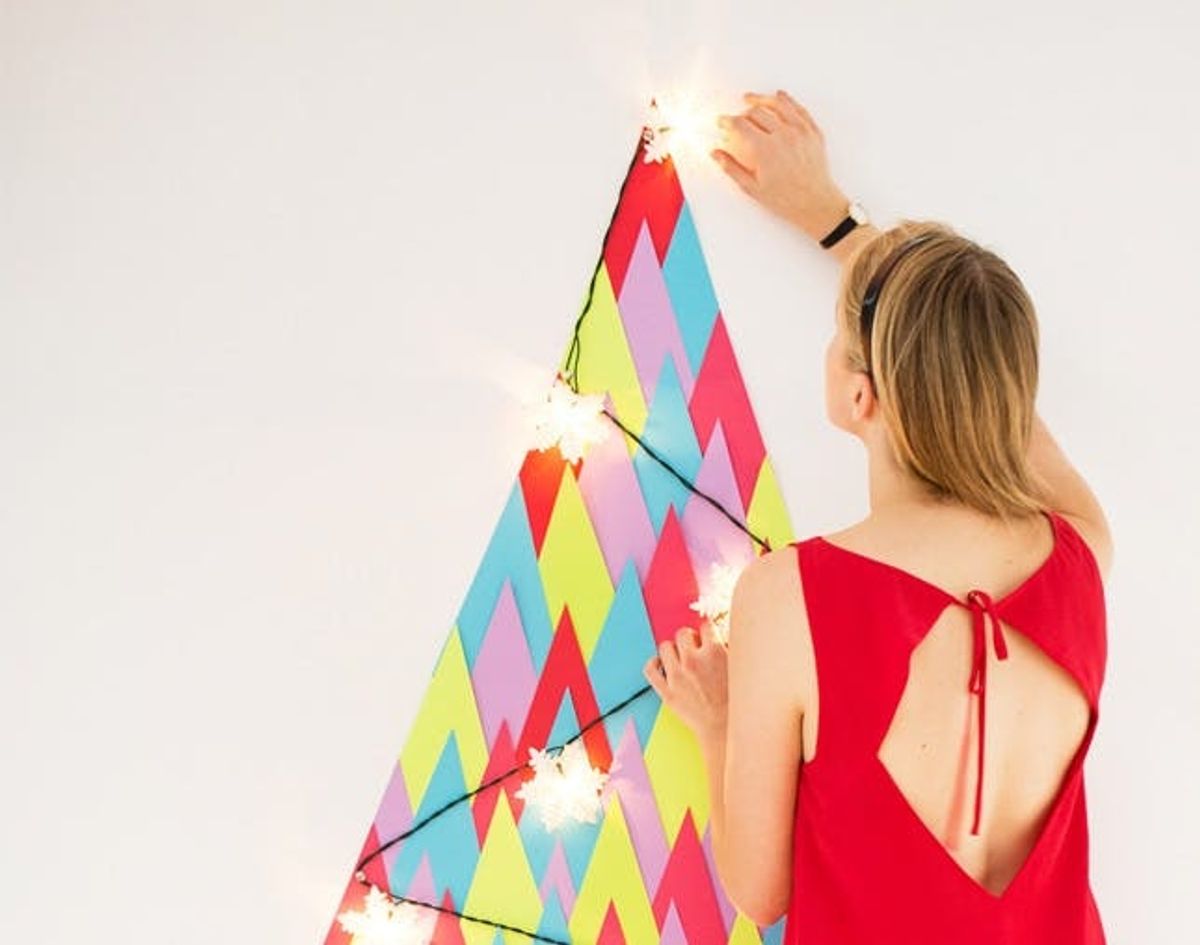 How to Turn Paper into a DIY Holiday Tree