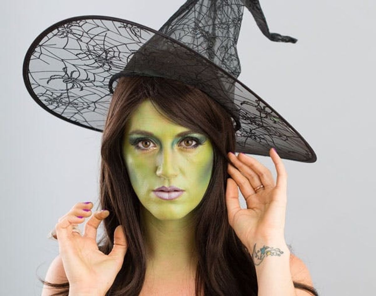 Halloween Makeup 101: Turn Yourself into a Witch