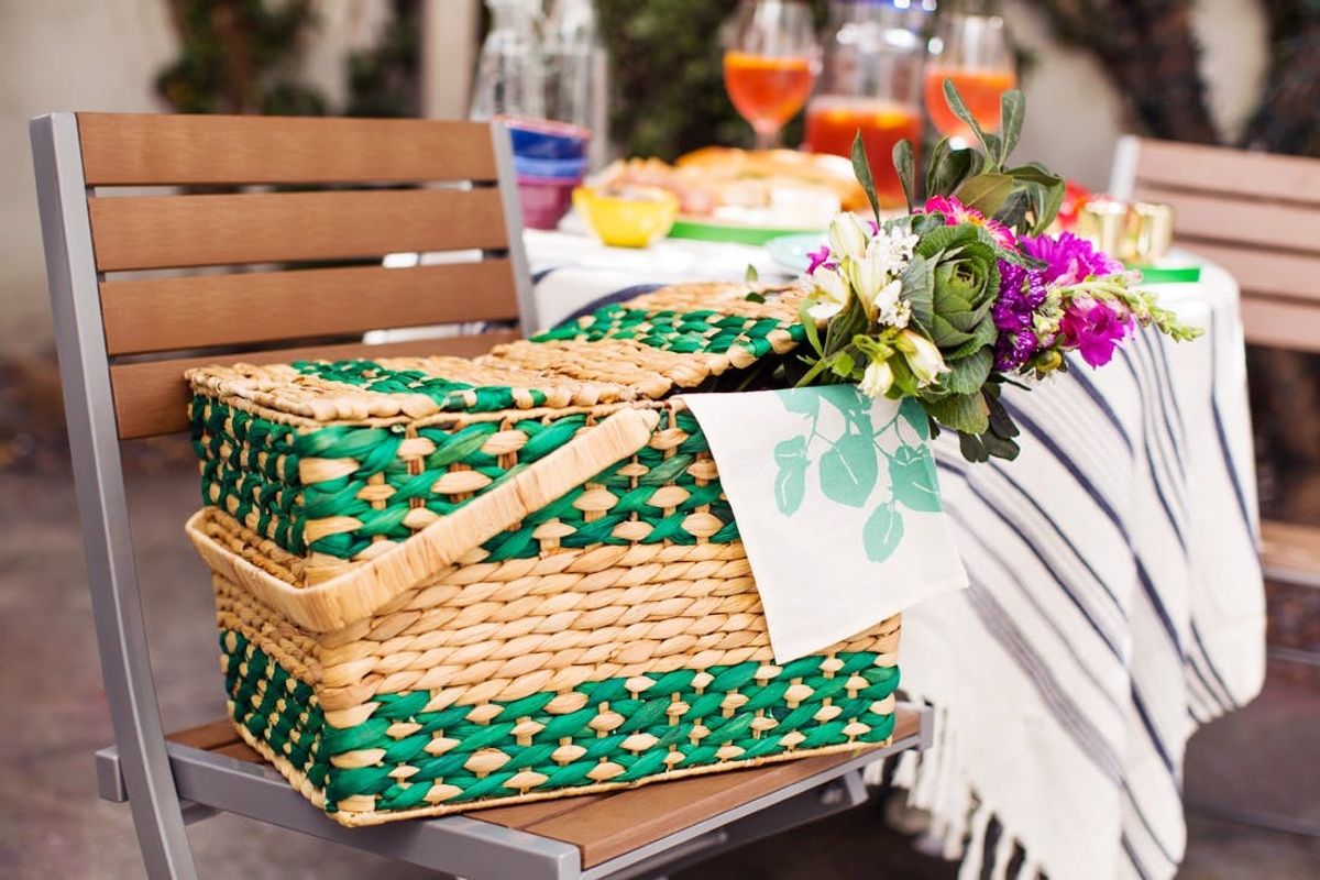 10 Must-Haves for a DIY Outdoor Date Night