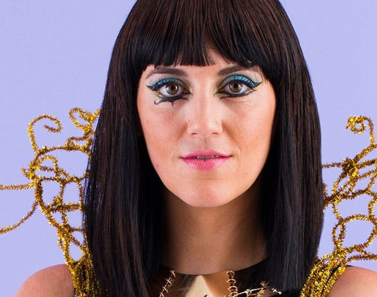 How to DIY Katy Perry’s “Dark Horse” Makeup Look for Halloween