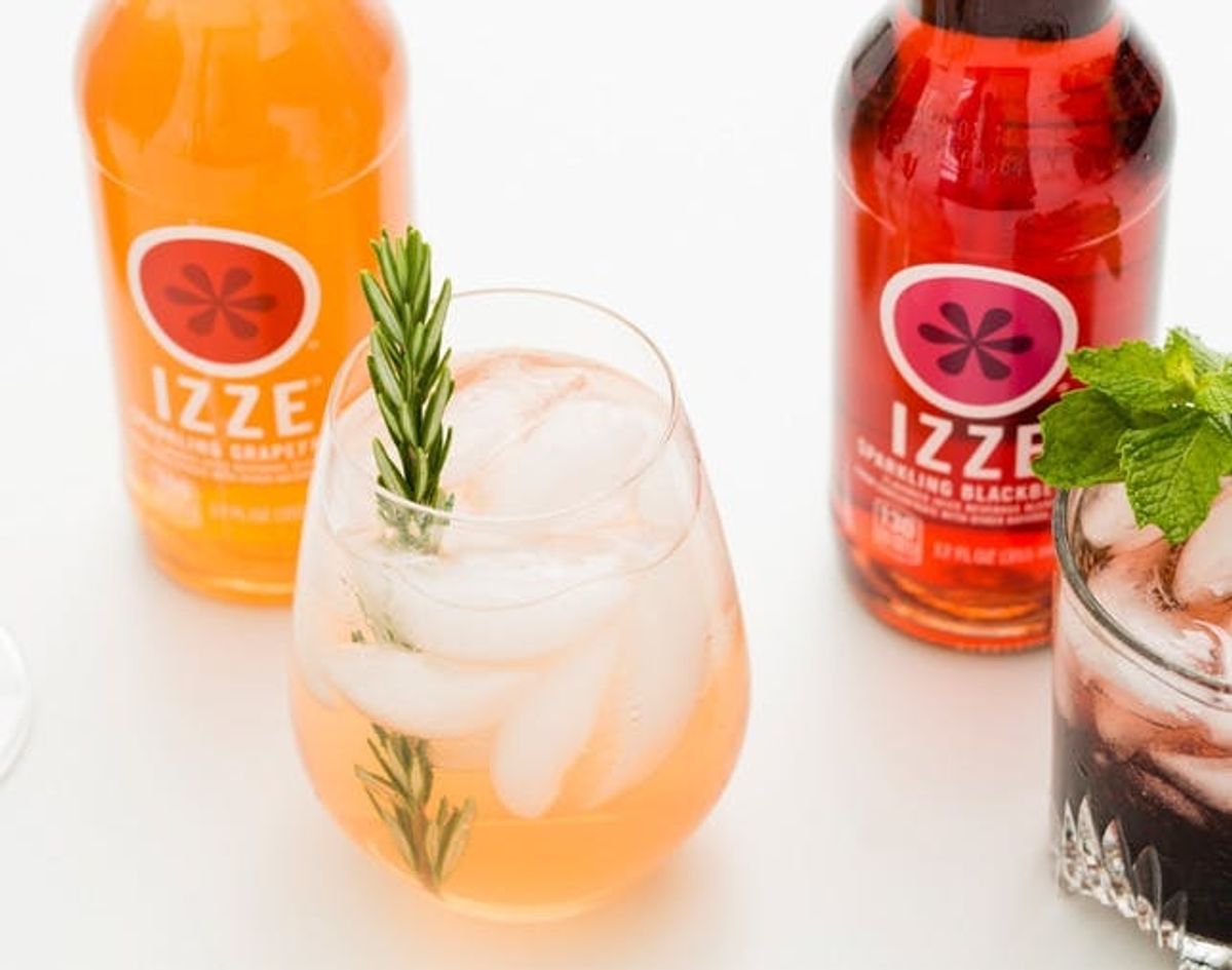 Get Fizzy With It: 3 Sparkling Cocktails to Make Right Now