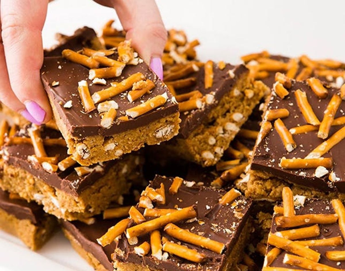 Make This No-Bake Peanut Butter Pretzel Bars Recipe Tonight