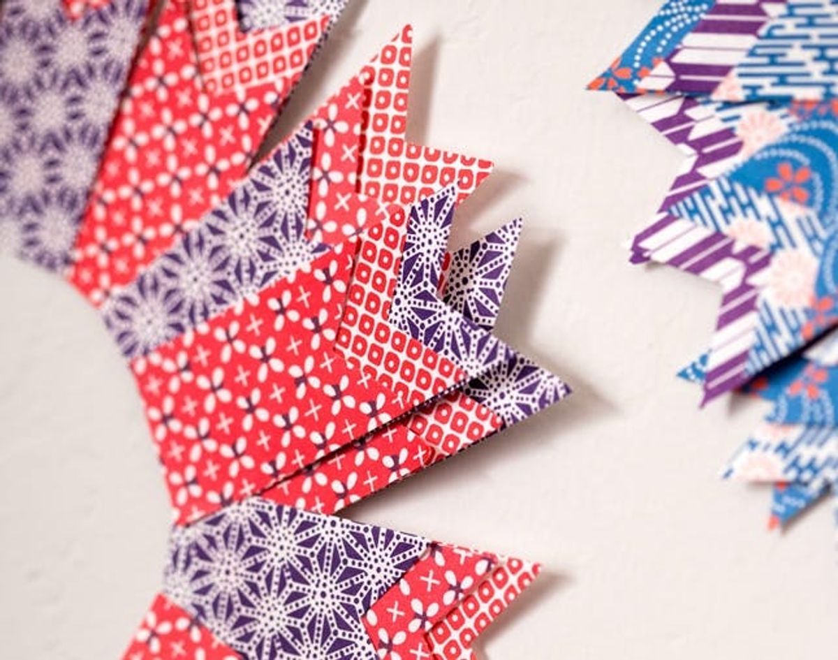 Use Origami Paper to Make Colorful Holiday Wreaths