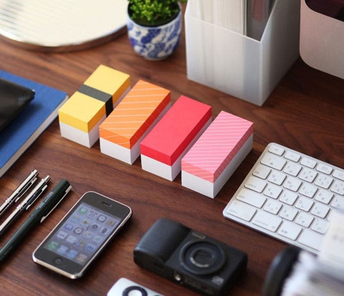 30 Ways to Keep Your Workspace Creative and Well-Organized