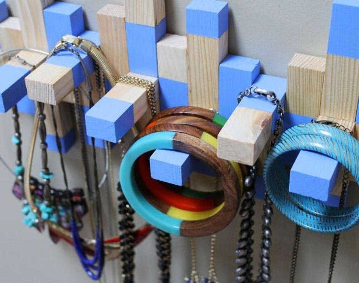 Turn an Old Jenga Set into a Necklace Rack