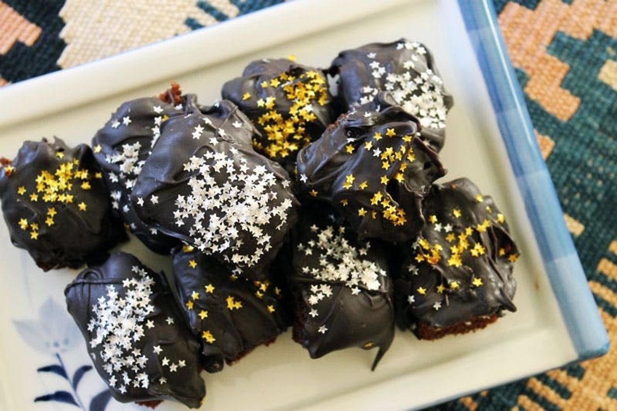 Star-Studded Dark Chocolate Cake Bites Recipe
