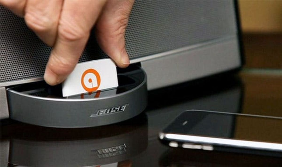 Auris Lets You Add Bluetooth to Old Speaker Docks