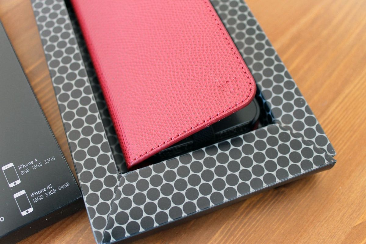 An iPhone Case and Wallet in One (Free Giveaway!)
