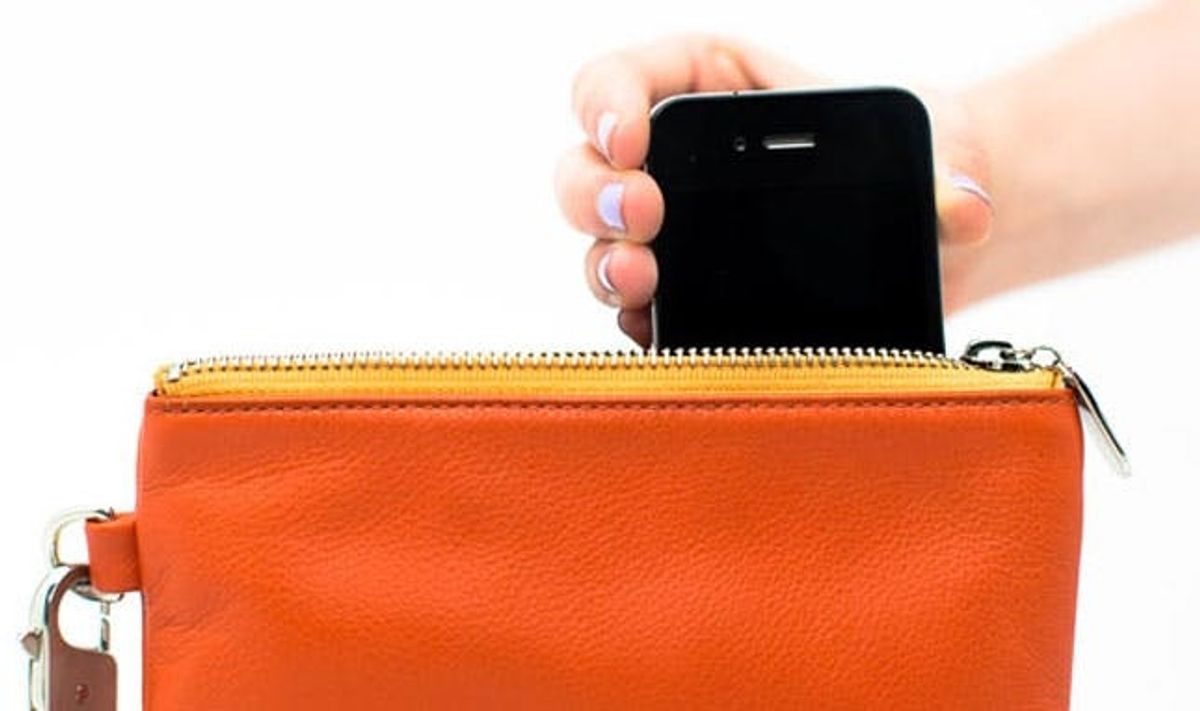 Everpurse Charges Your iPhone All Day Long