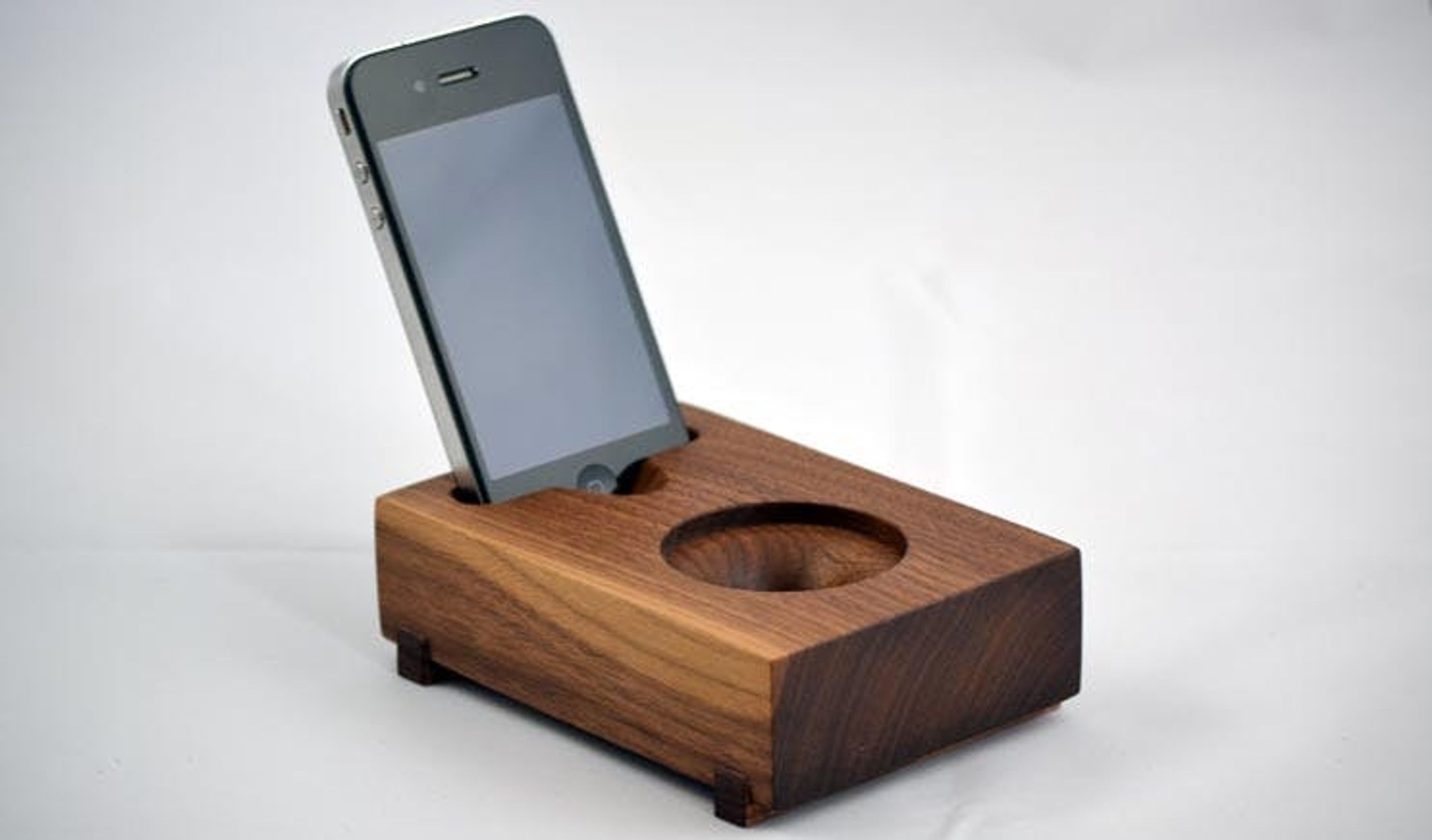 A Greener, More Beautiful Sound Dock for Your iPhone