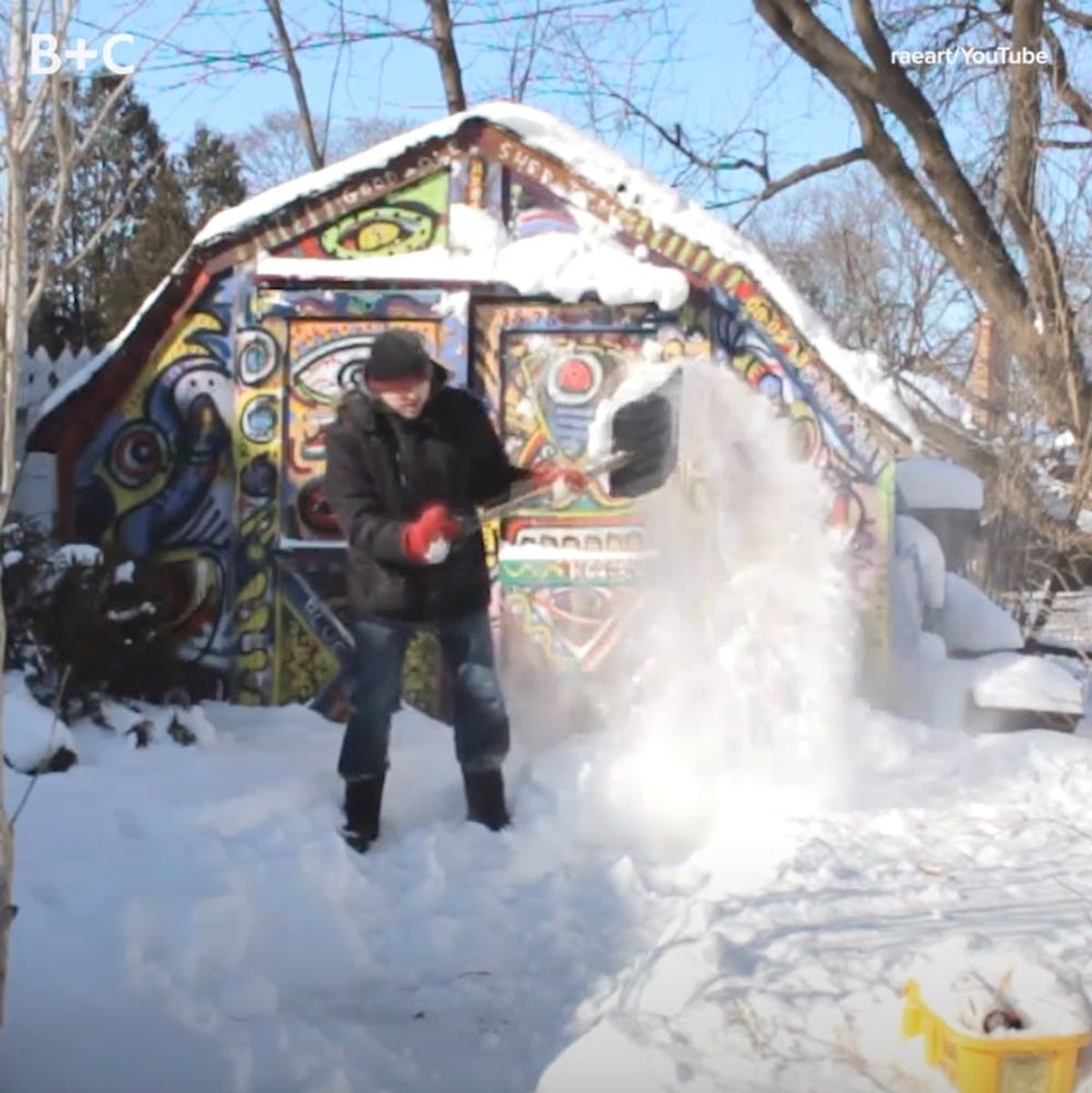 Shoveling Snow in Reverse Is the Coolest Thing You’ll See Today