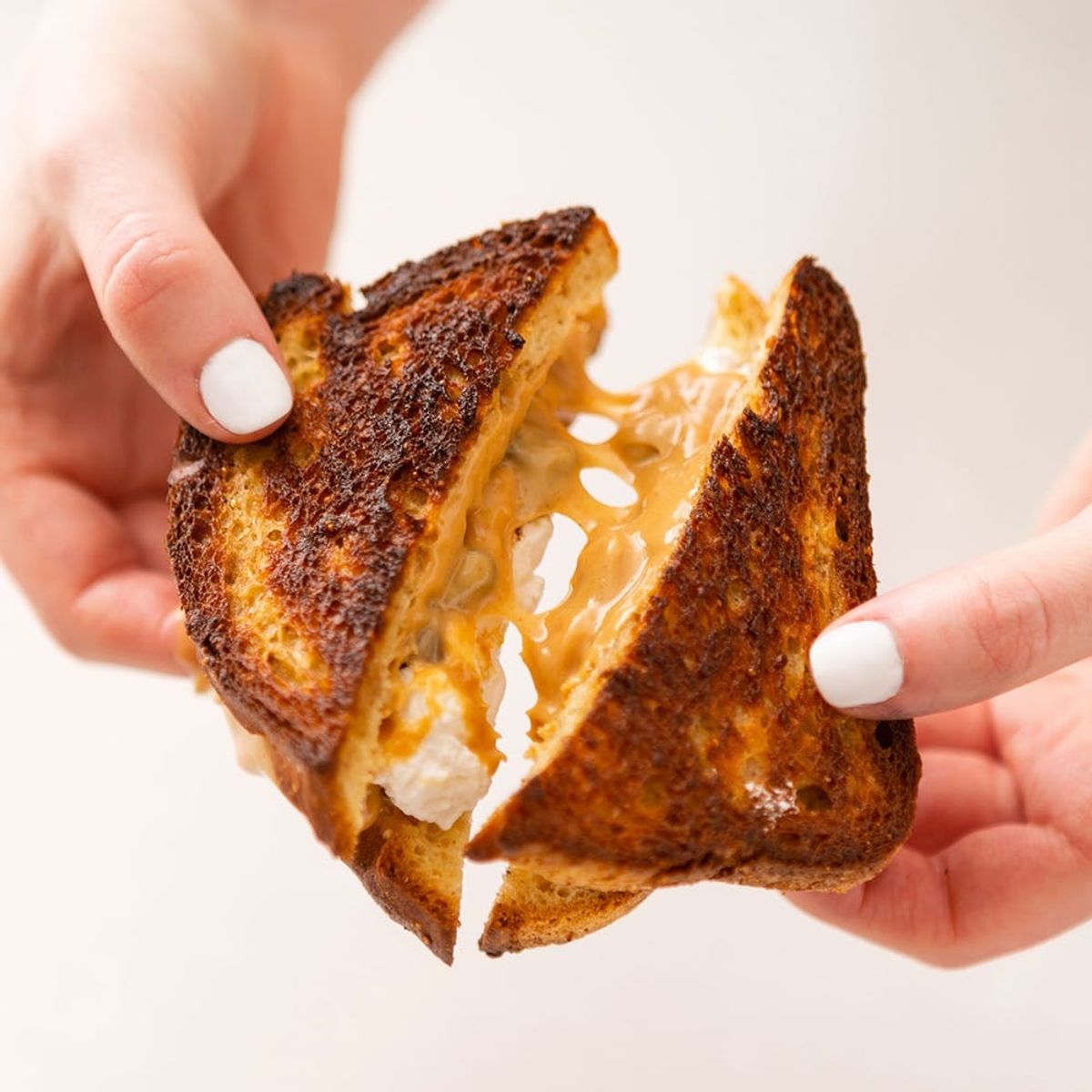 This Vegan Marshmallow Fluff Stars in the Best Grilled Fluffernutter Sando of Your Life