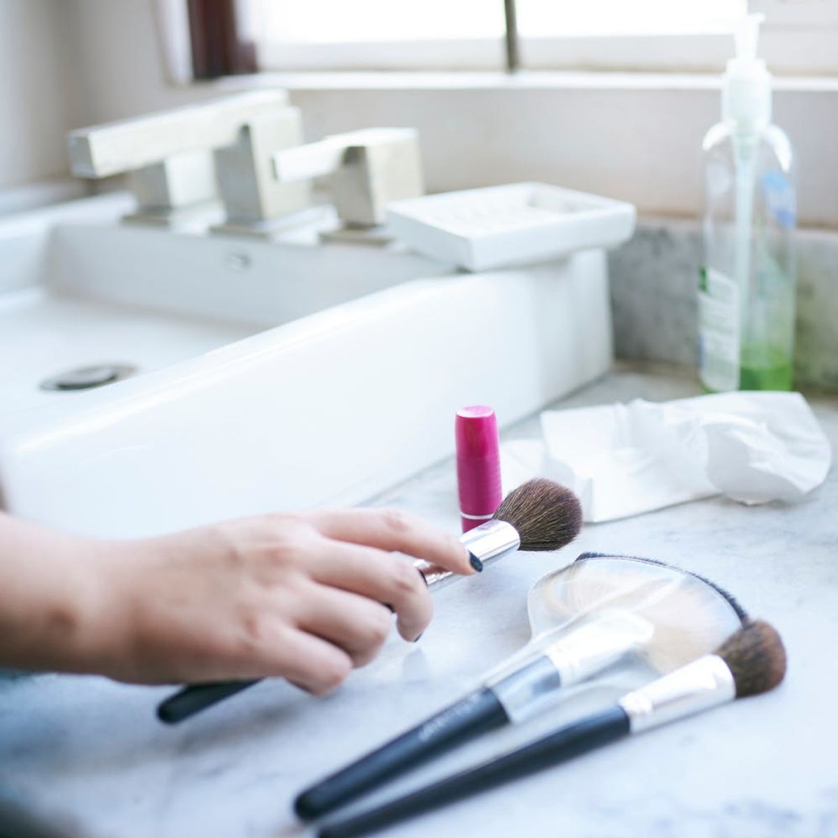 How to Know When It’s Time to Kiss Your Makeup Brushes Goodbye