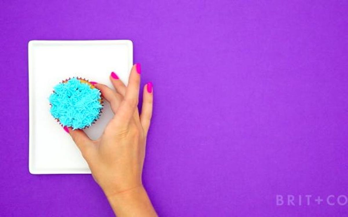 How to Frost & Decorate Cupcakes