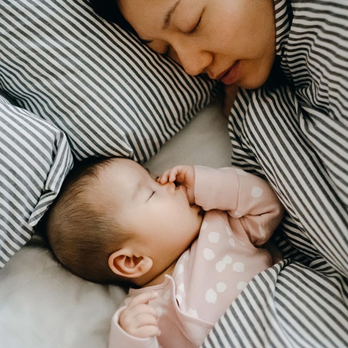 9 Ways New Moms Can Get to Bed Earlier