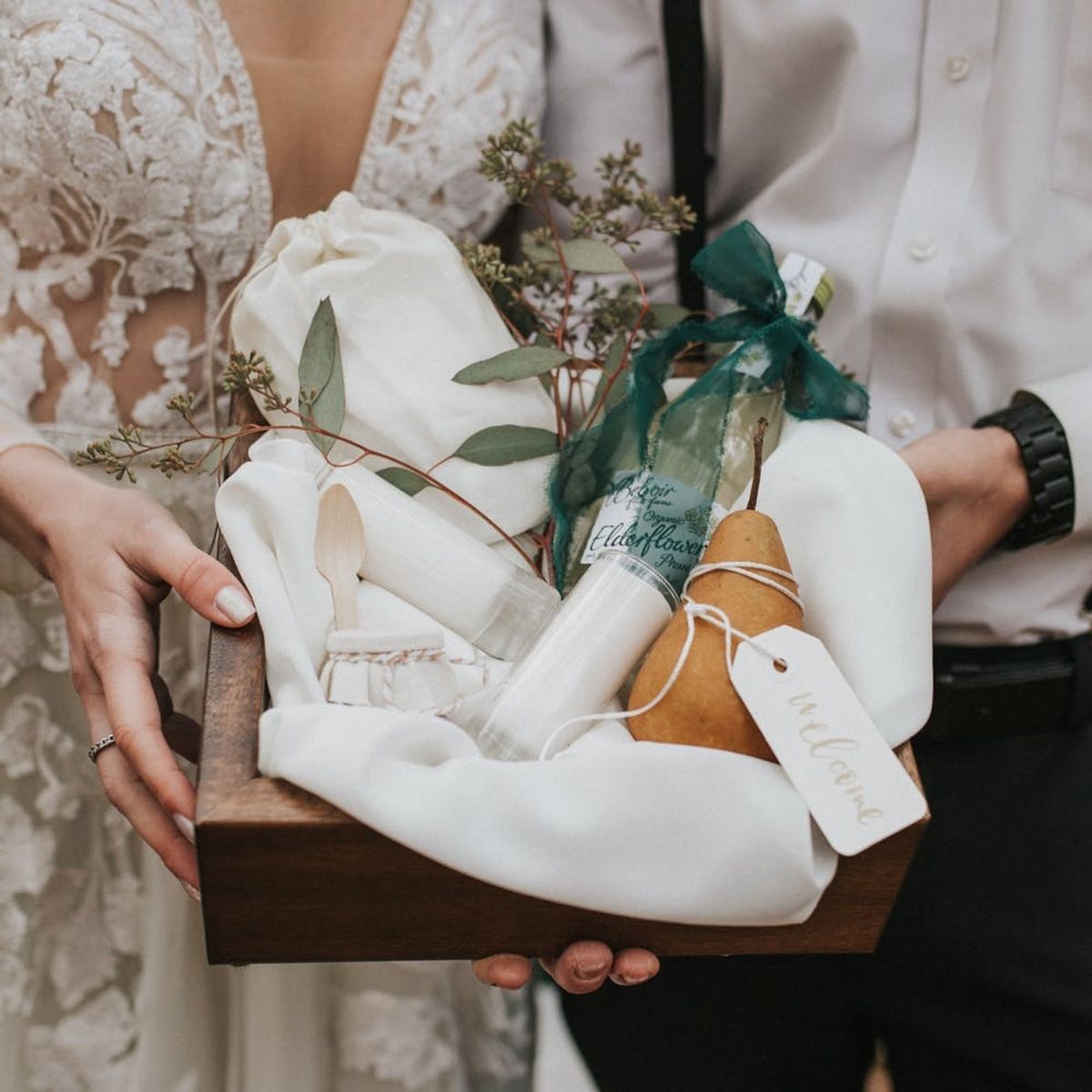 5 Off-Registry Wedding Gift Ideas to Stand Out from the Crowd in 2019