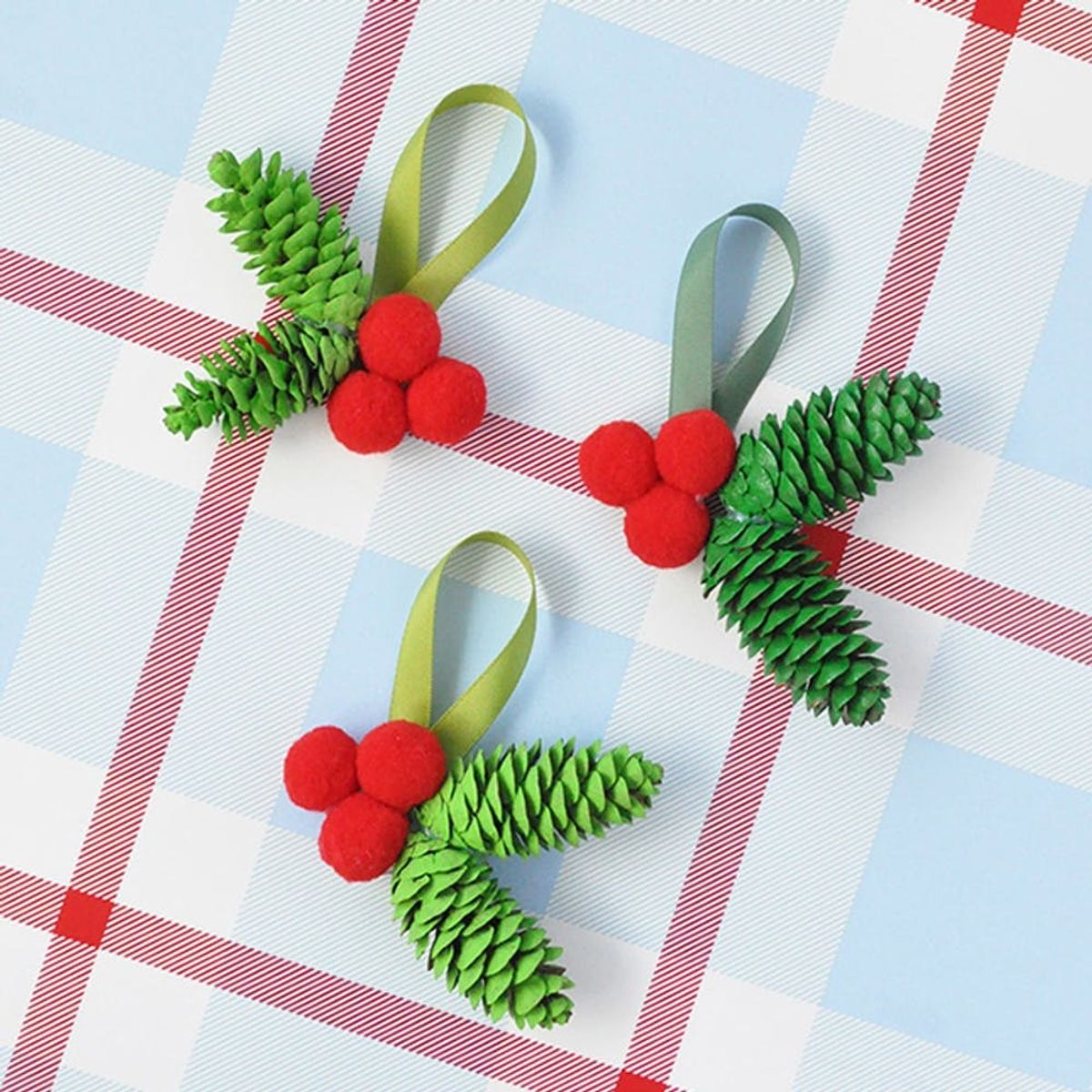 Reindeer Balloons, Geometric Tree Skirts, Gift Wrapping Ideas, and More Last-Minute Holiday Crafts