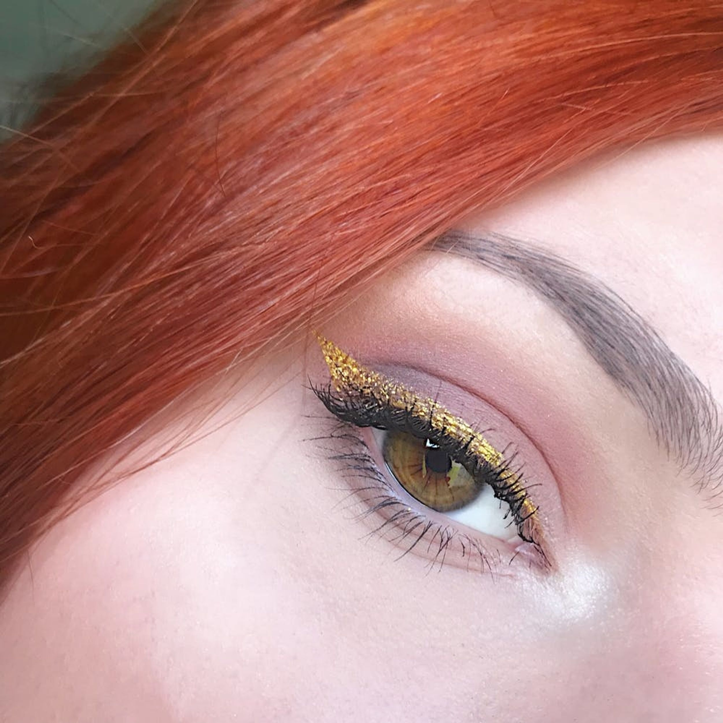 Gold Eyeliner Makeup Ideas for Your Next Holiday Party