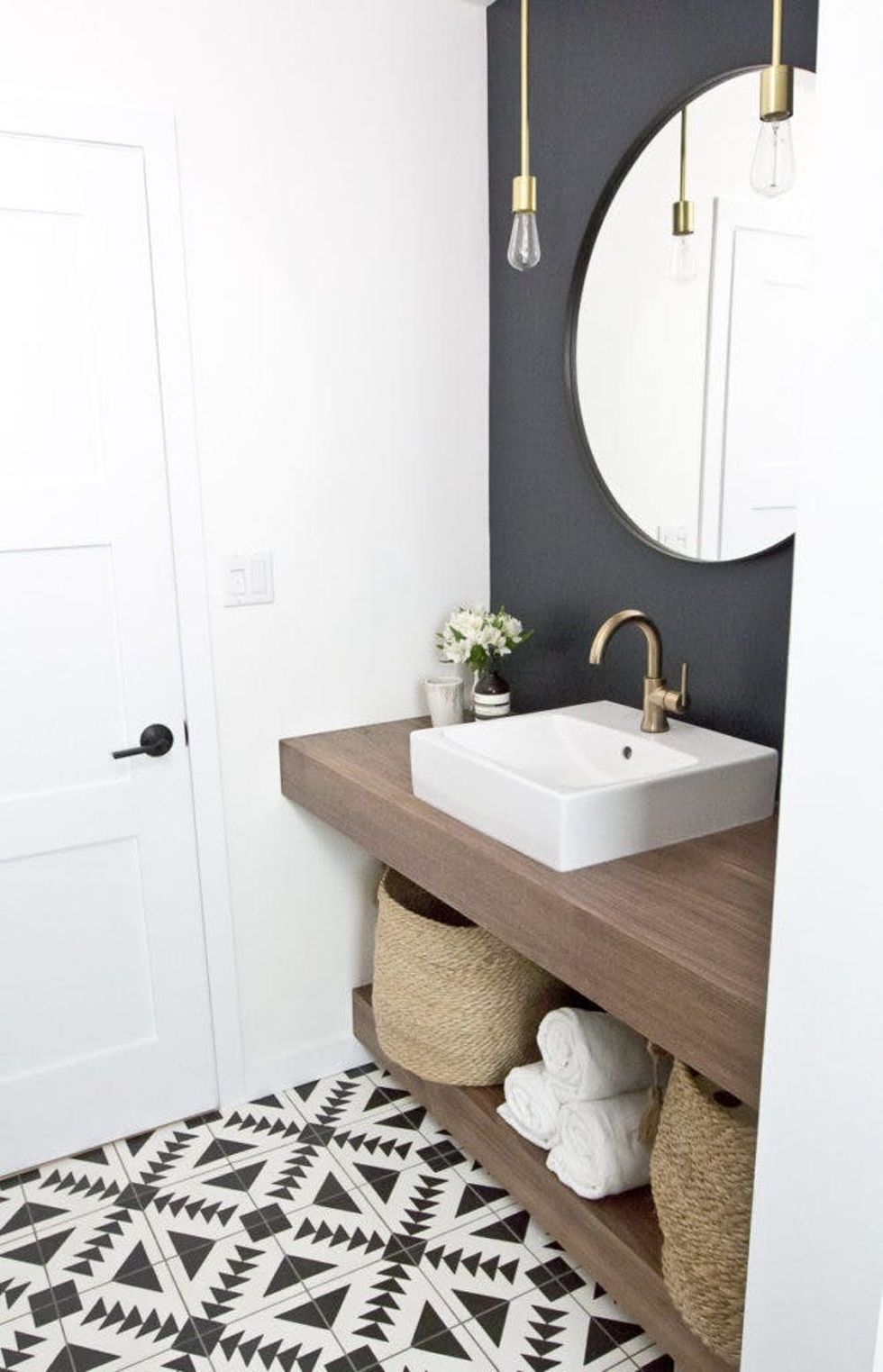 11 Bathrooms That Prove Round Mirrors Are the Trendiest of Them All
