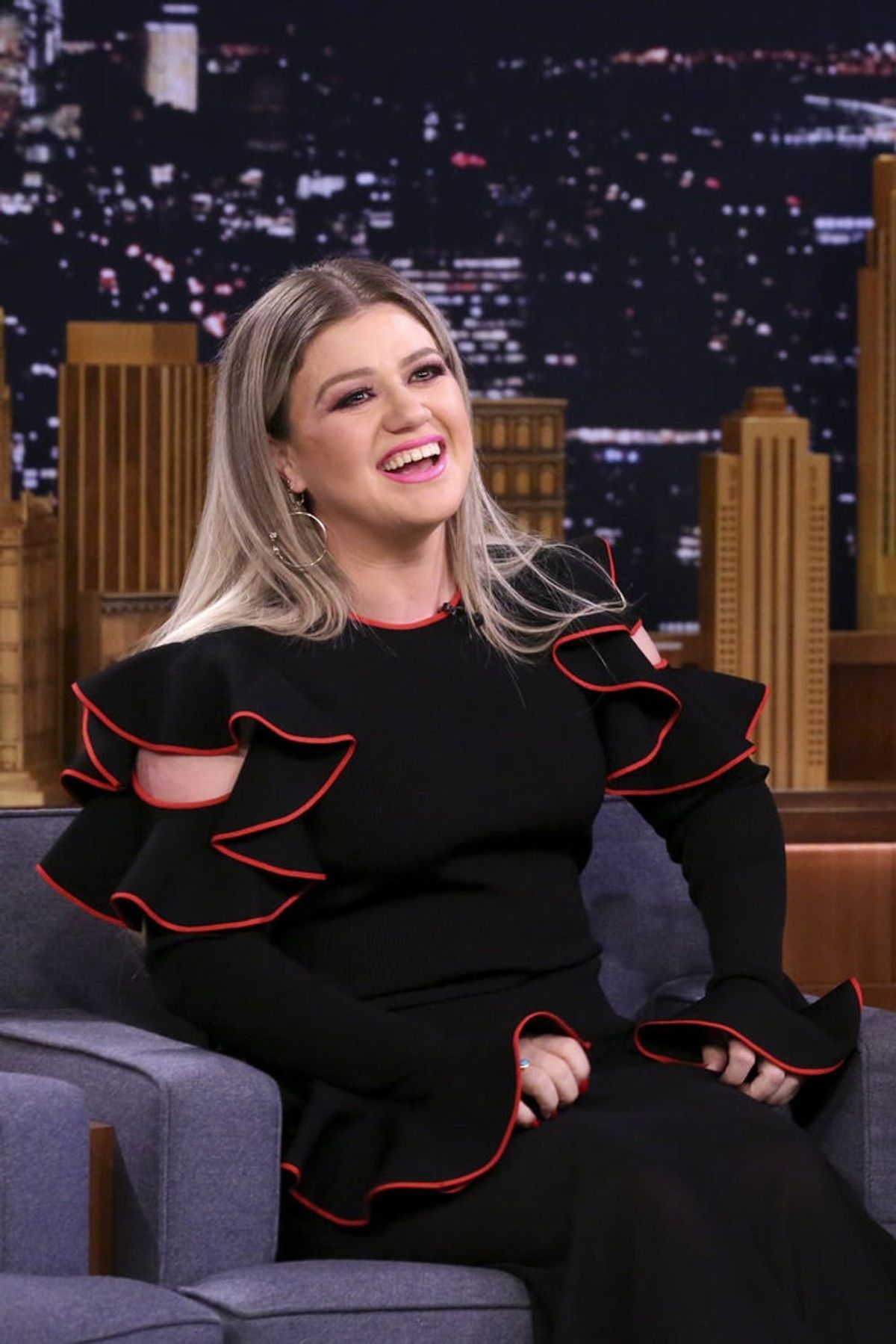 Kelly Clarkson Just Revealed Some Fun New Details About Her Daytime Talk Show