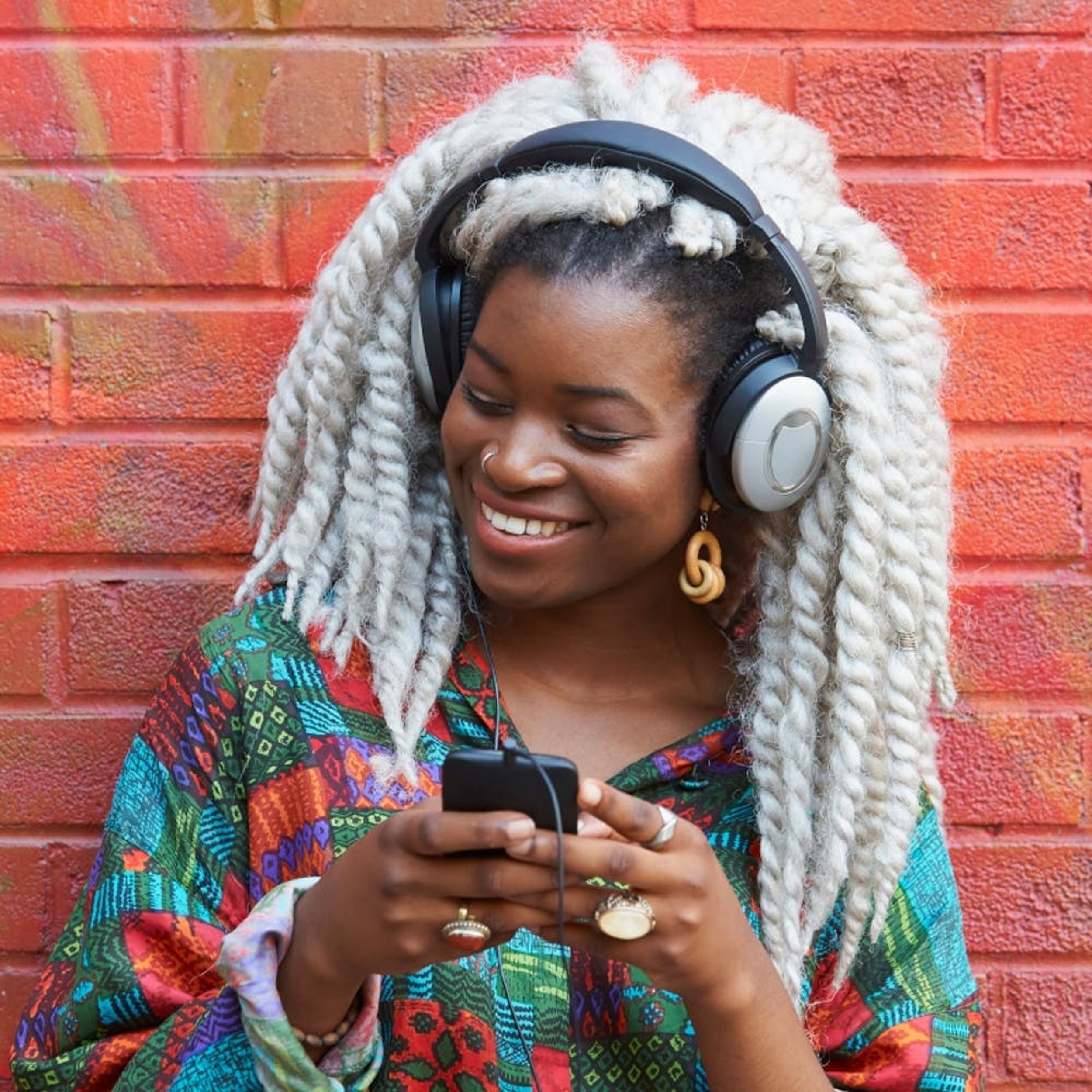 Here’s How to Prevent Headphones from Damaging Your Hearing