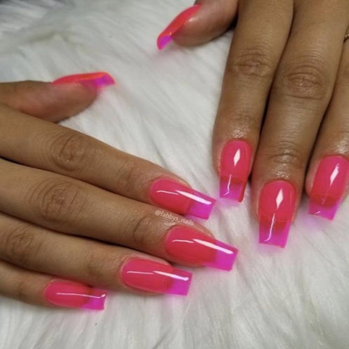 The Newest Instagram Nail Trend Is So Totally ’90s Extra