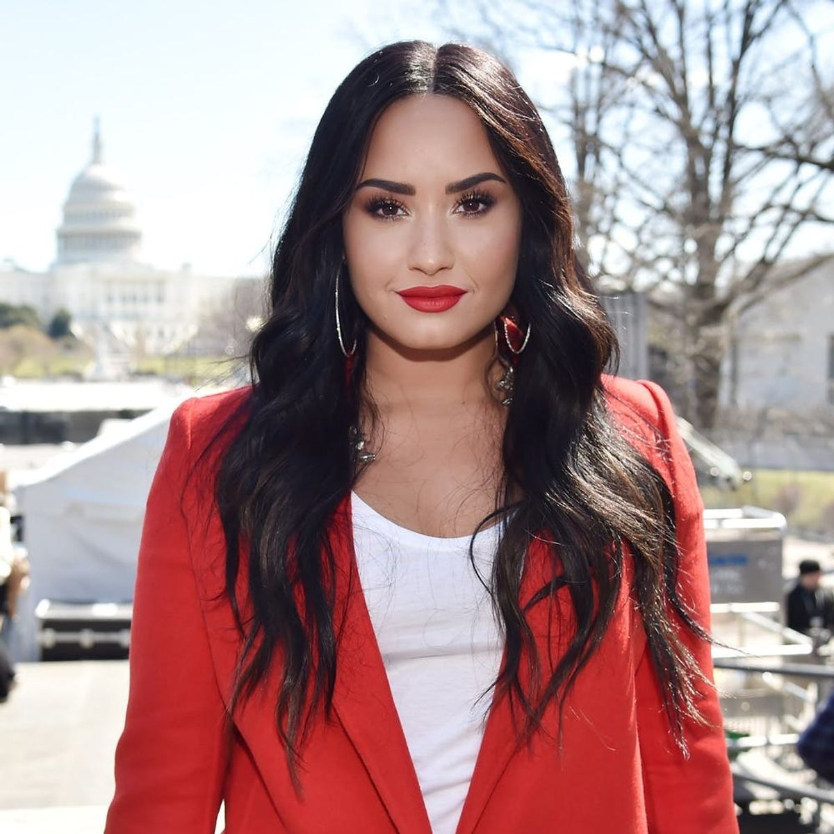 Whoa: Did Demi Lovato Just Hack Her Hair Into a Bob?