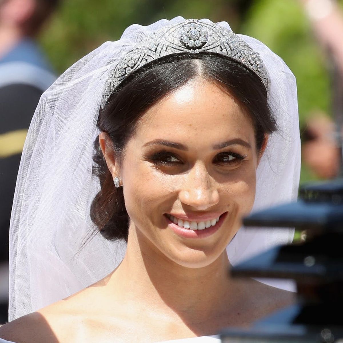 This Replica of Meghan Markle’s Wedding Gown Costs Less Than $1,500