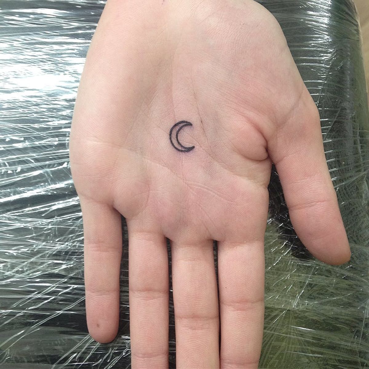 8 Palm Tattoos That Are Surprisingly Subtle
