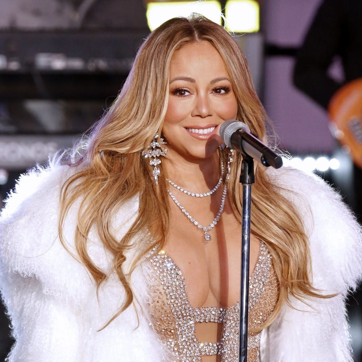 Mariah Carey’s NYE Performance Sparked the First Meme of 2018