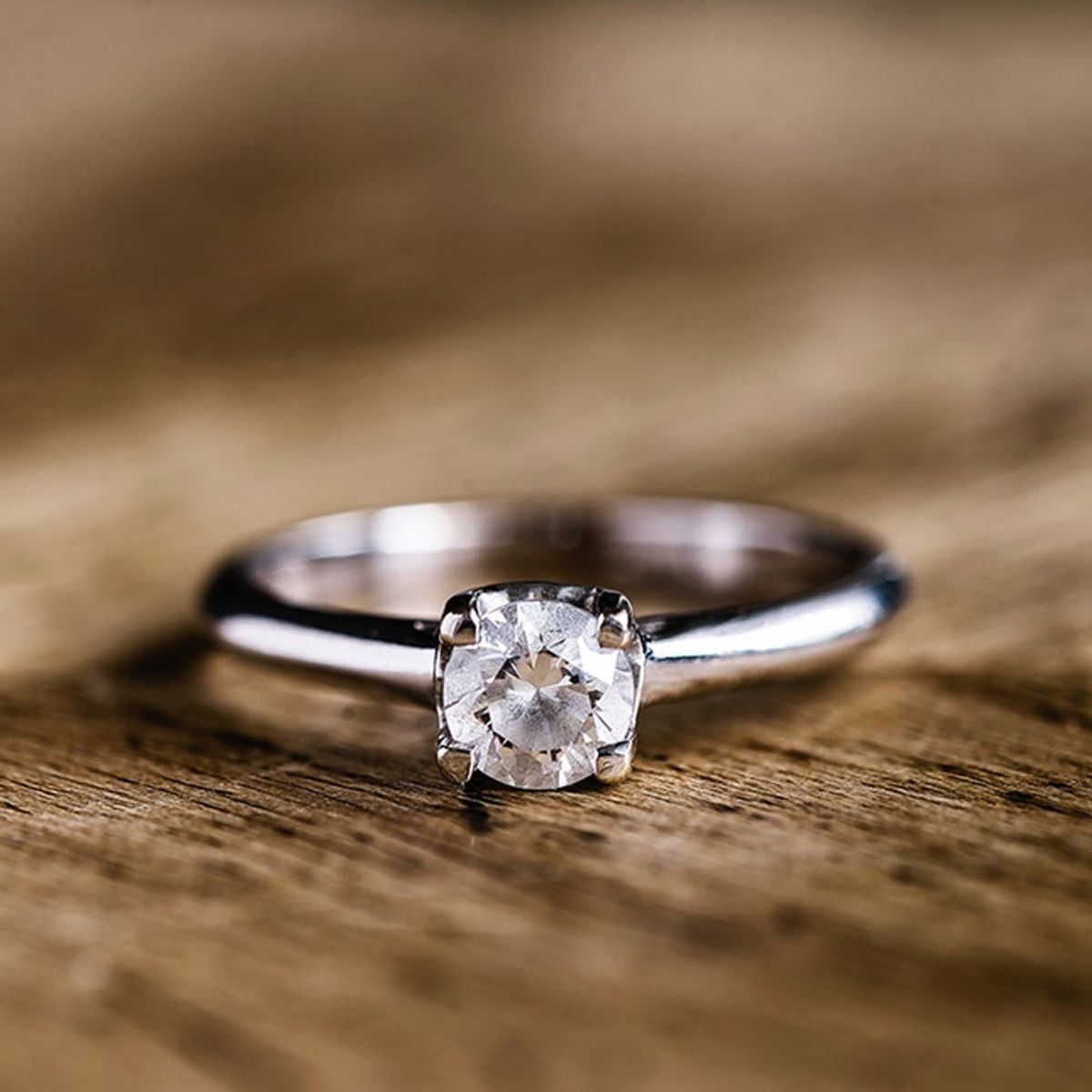 The Biggest Disadvantage of Buying an Engagement Ring Online