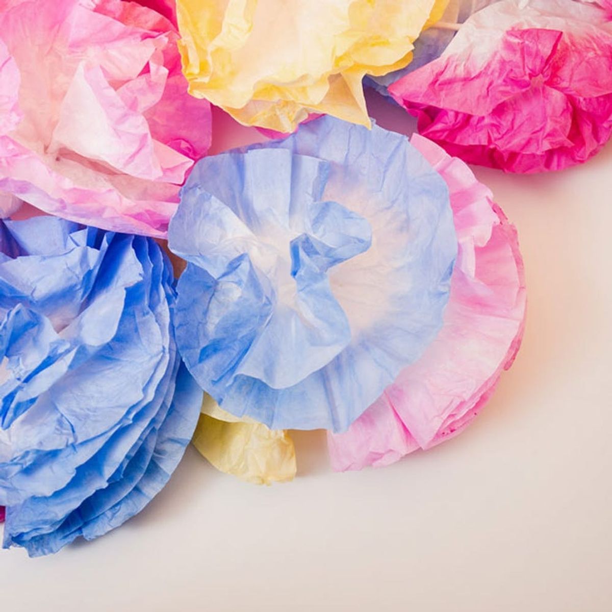 27 Spring Garlands to Spruce Up Your Space