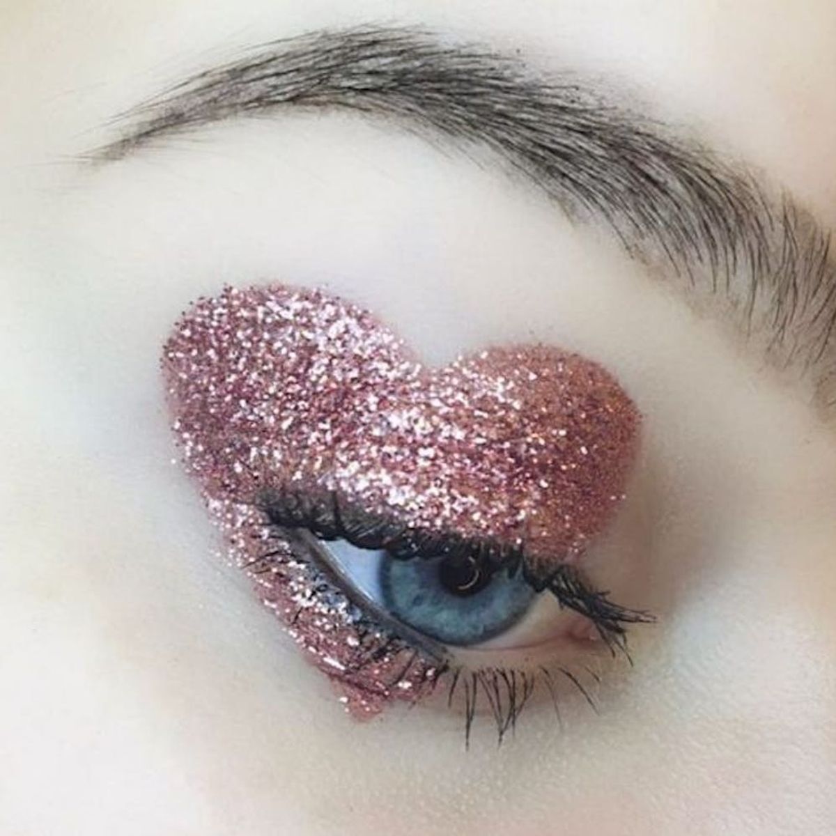 15 Valentine’s Day Beauty Looks That *Literally* Give You Heart Eyes