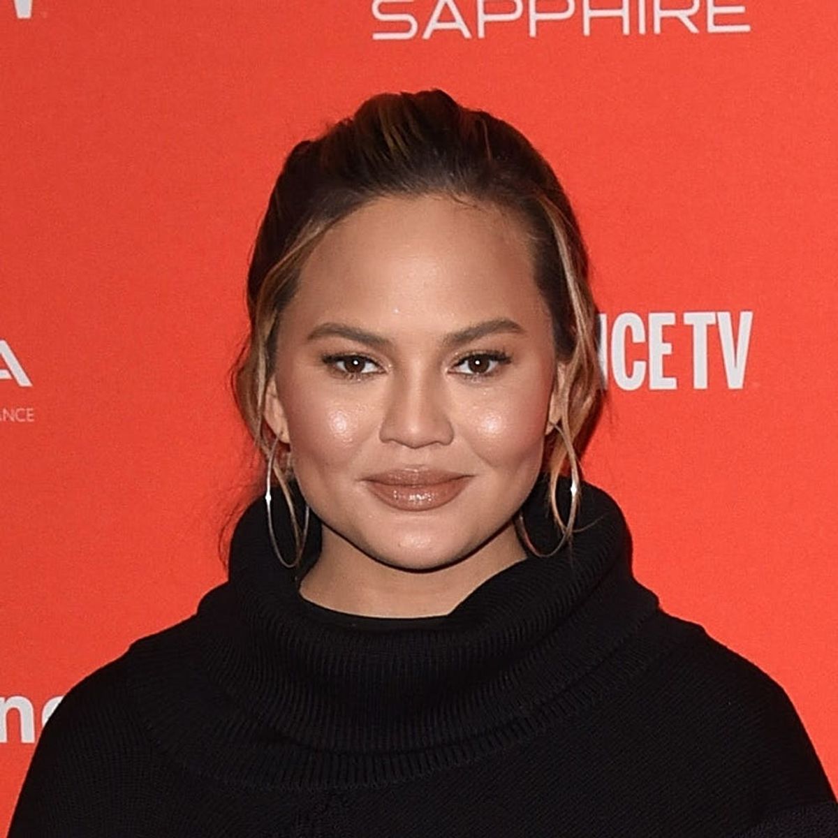 Chrissy Teigen Mocks Her ’00s Spray Tan in This Hilarious Grammys Throwback