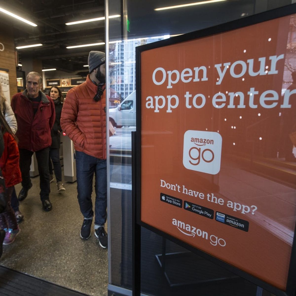 Amazon’s First Cashier-Free Store Makes Shopping Eerily Convenient