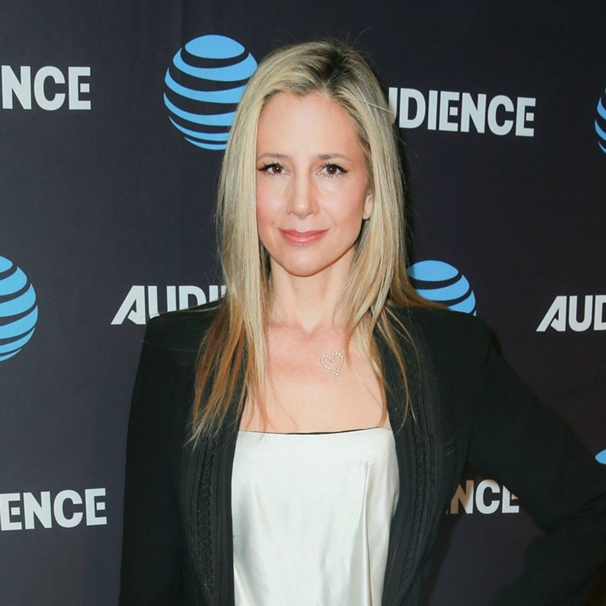 Mira Sorvino Has Made a Woody Allen-Related Apology to Dylan Farrow