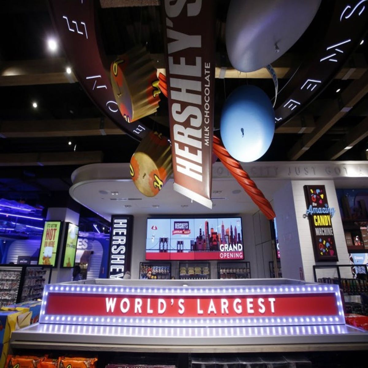 I Went to the Hershey’s Chocolate World Times Square Grand Opening – Here’s What You Can Expect